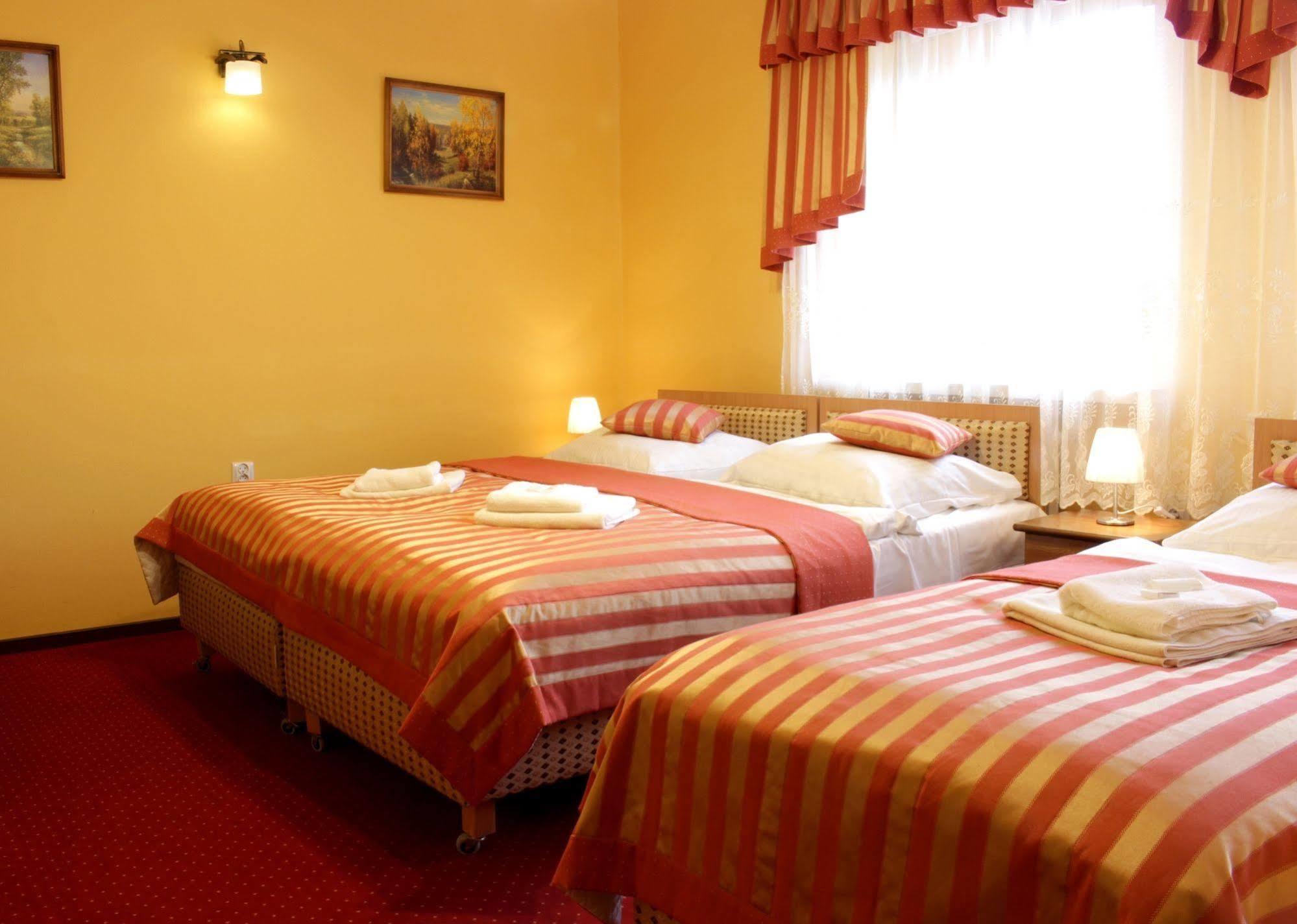 Hotel Dukat Biała Podlaska Exteriör bild