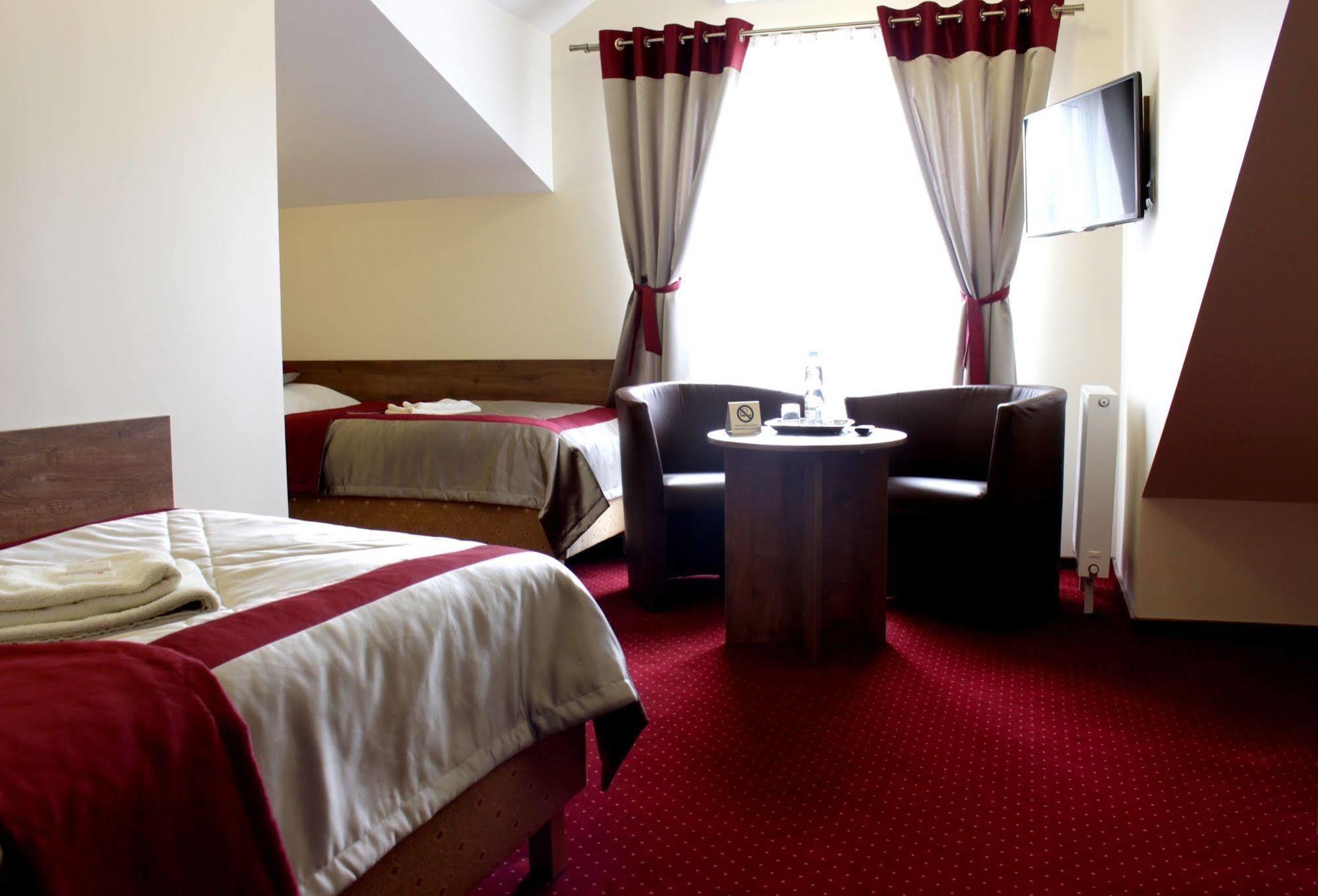 Hotel Dukat Biała Podlaska Exteriör bild
