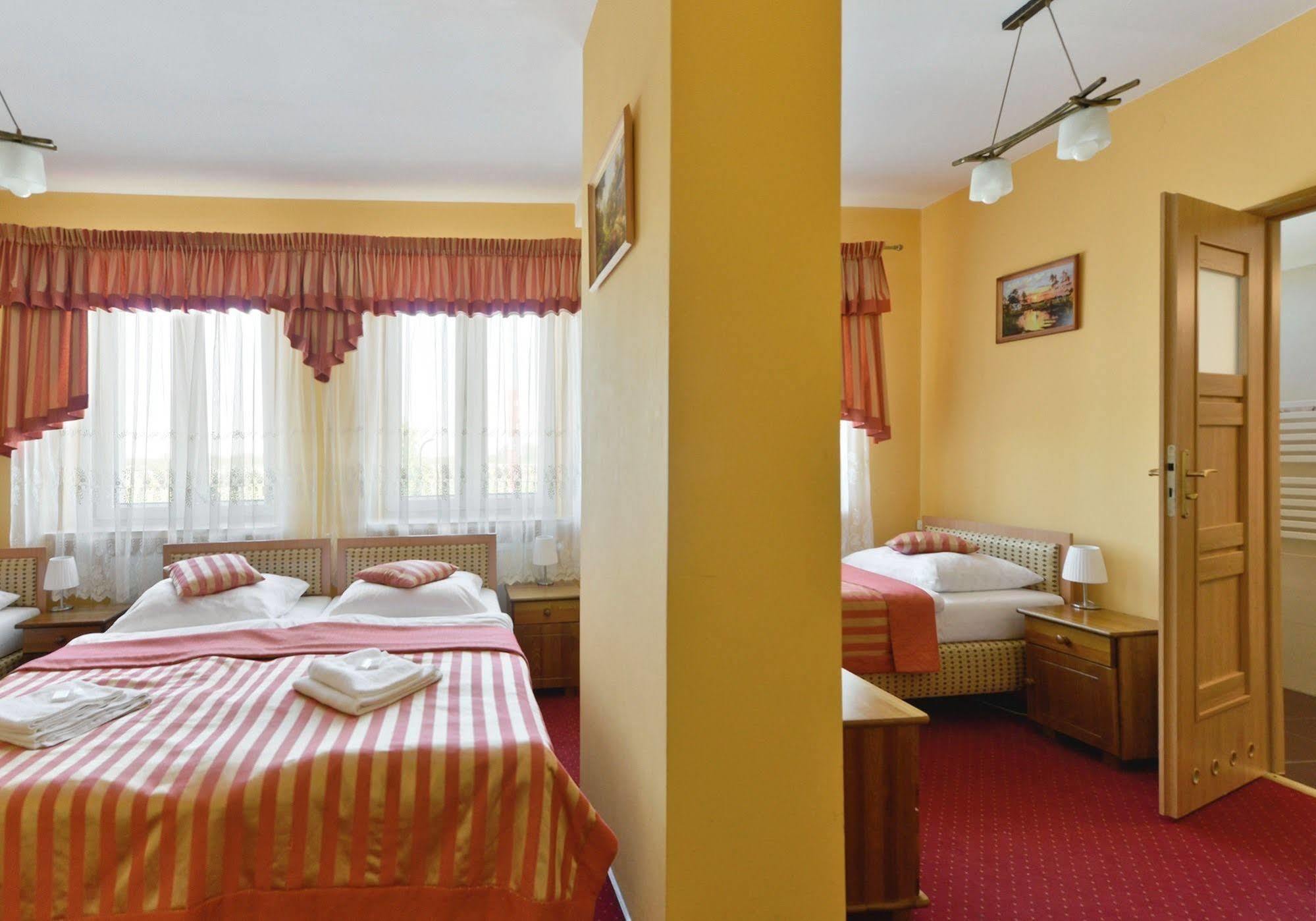 Hotel Dukat Biała Podlaska Exteriör bild
