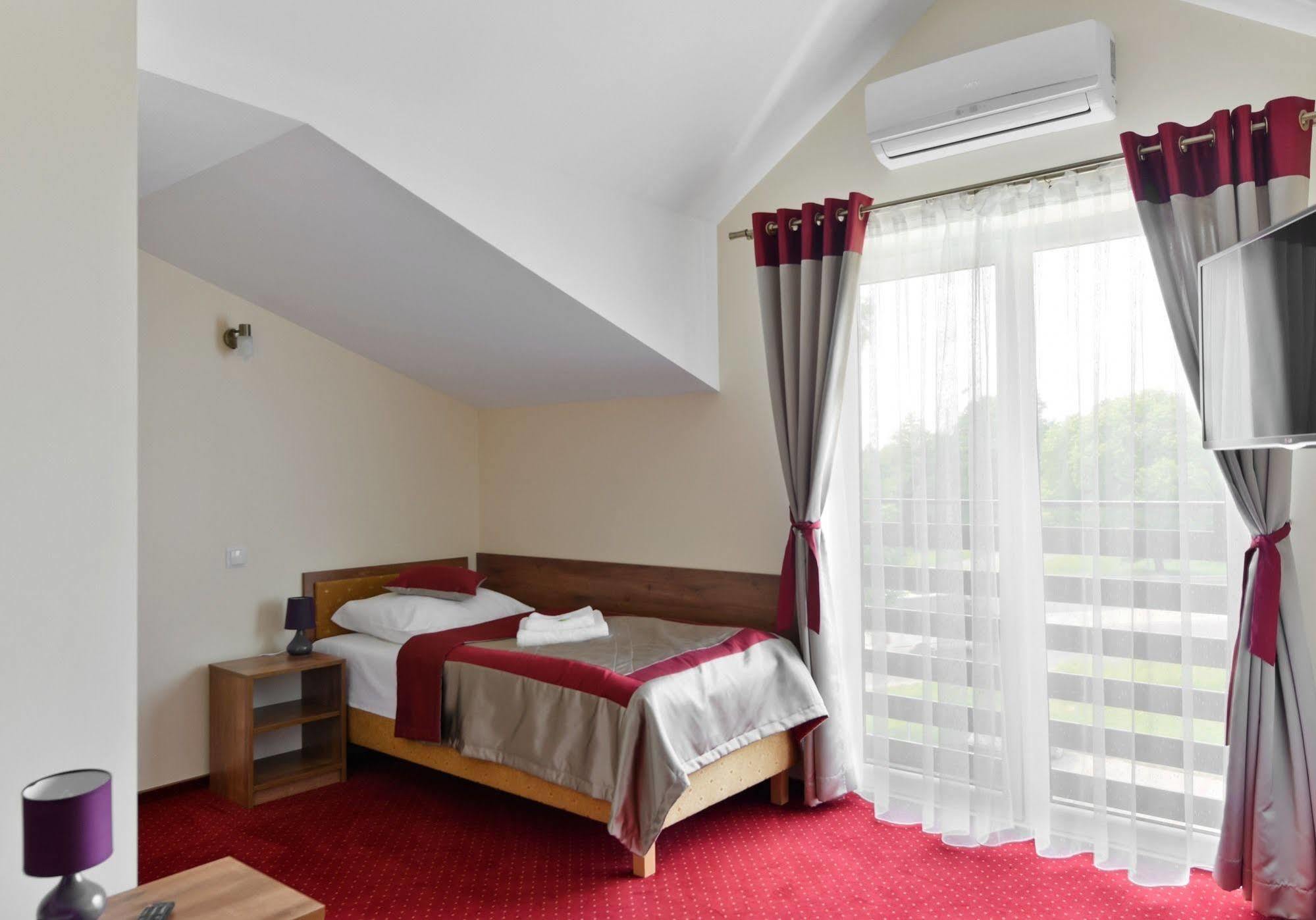 Hotel Dukat Biała Podlaska Exteriör bild