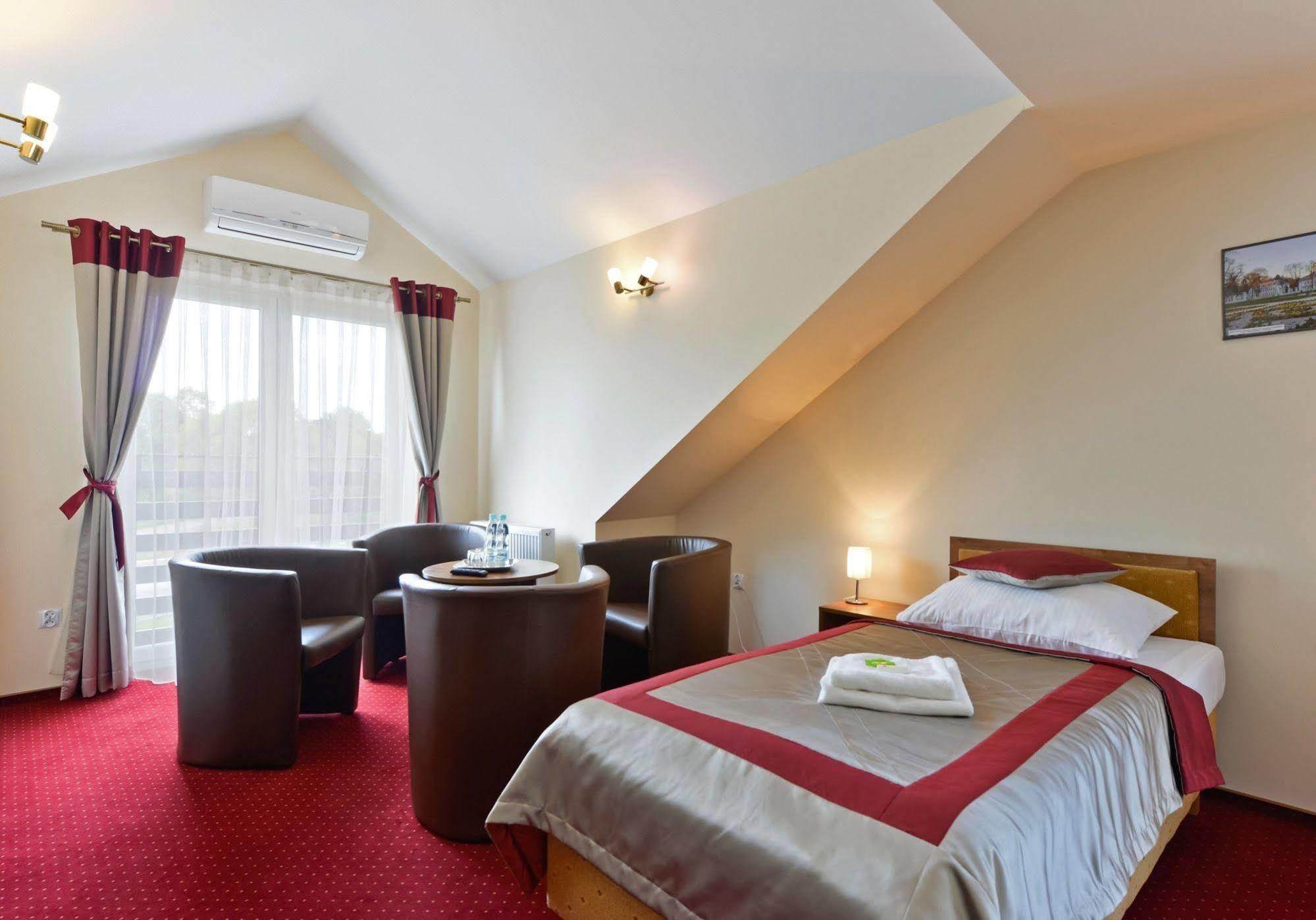 Hotel Dukat Biała Podlaska Exteriör bild